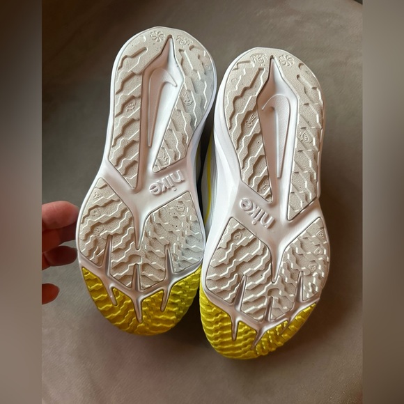 Nike Star Runner - size 2Y - Picture 4 of 6